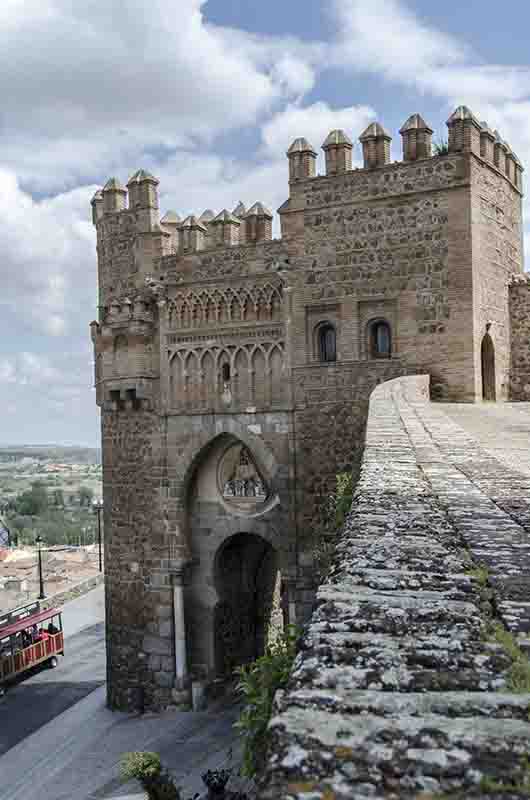 Toledo 031 - Puerta del Sol.jpg